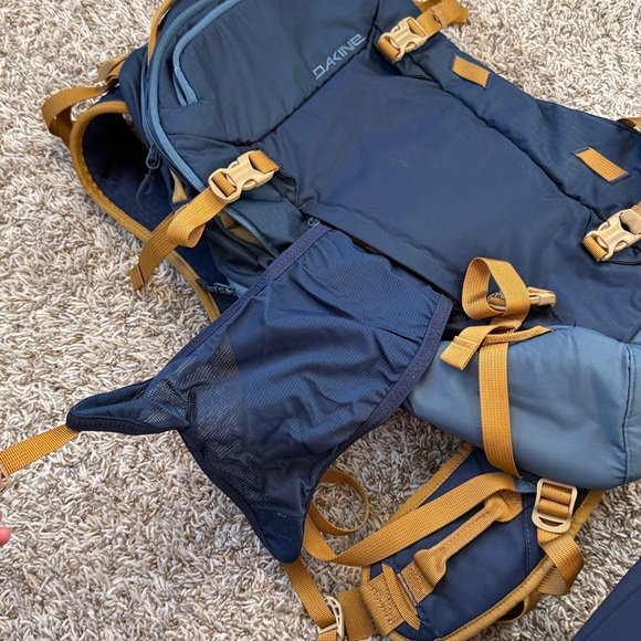 Dakine Mens Snowboarding Backpack Blue and Yellow Backpack - Picture 5 of 16